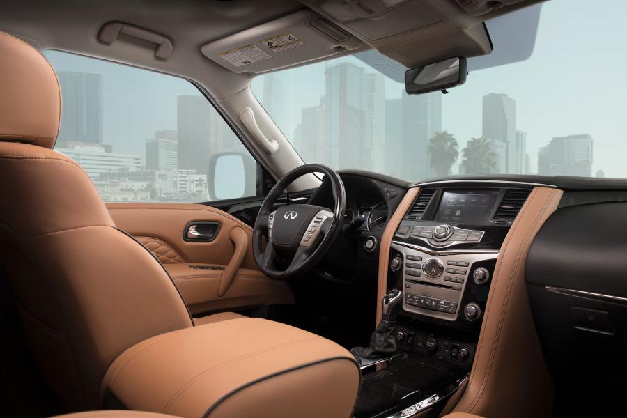 Интерьер Infiniti QX80 5.6 2018 года  (фото 11 из 117)
